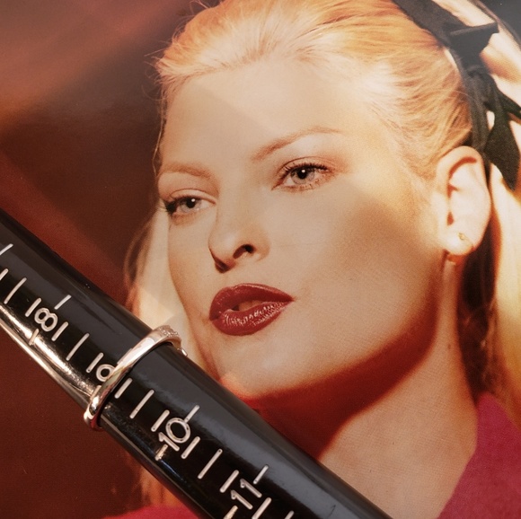 Beautiful Absolute Cubic Zirconia Ring - Picture 4 of 4